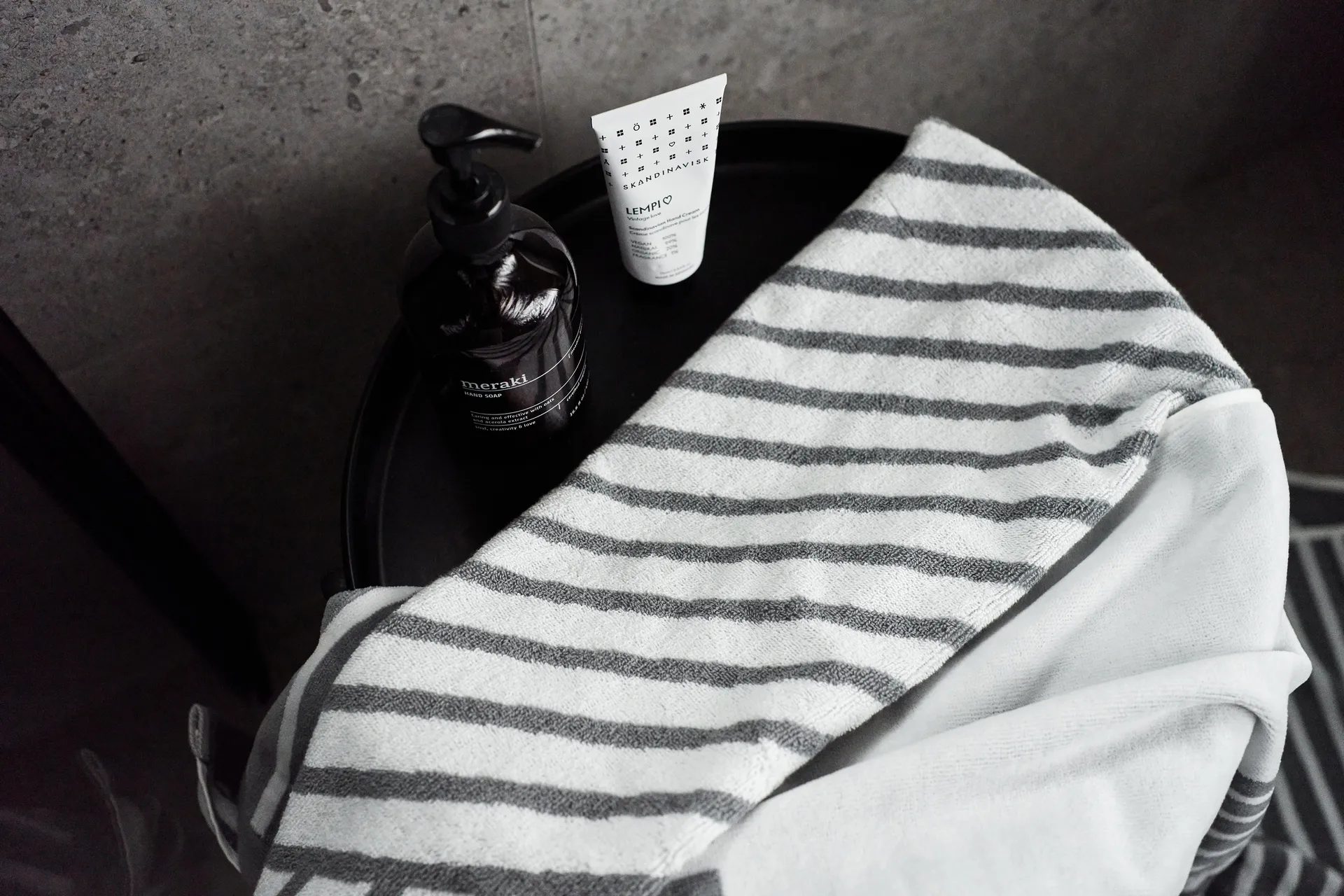 Stripes bath towel 100x150 cm, Grey NJRD