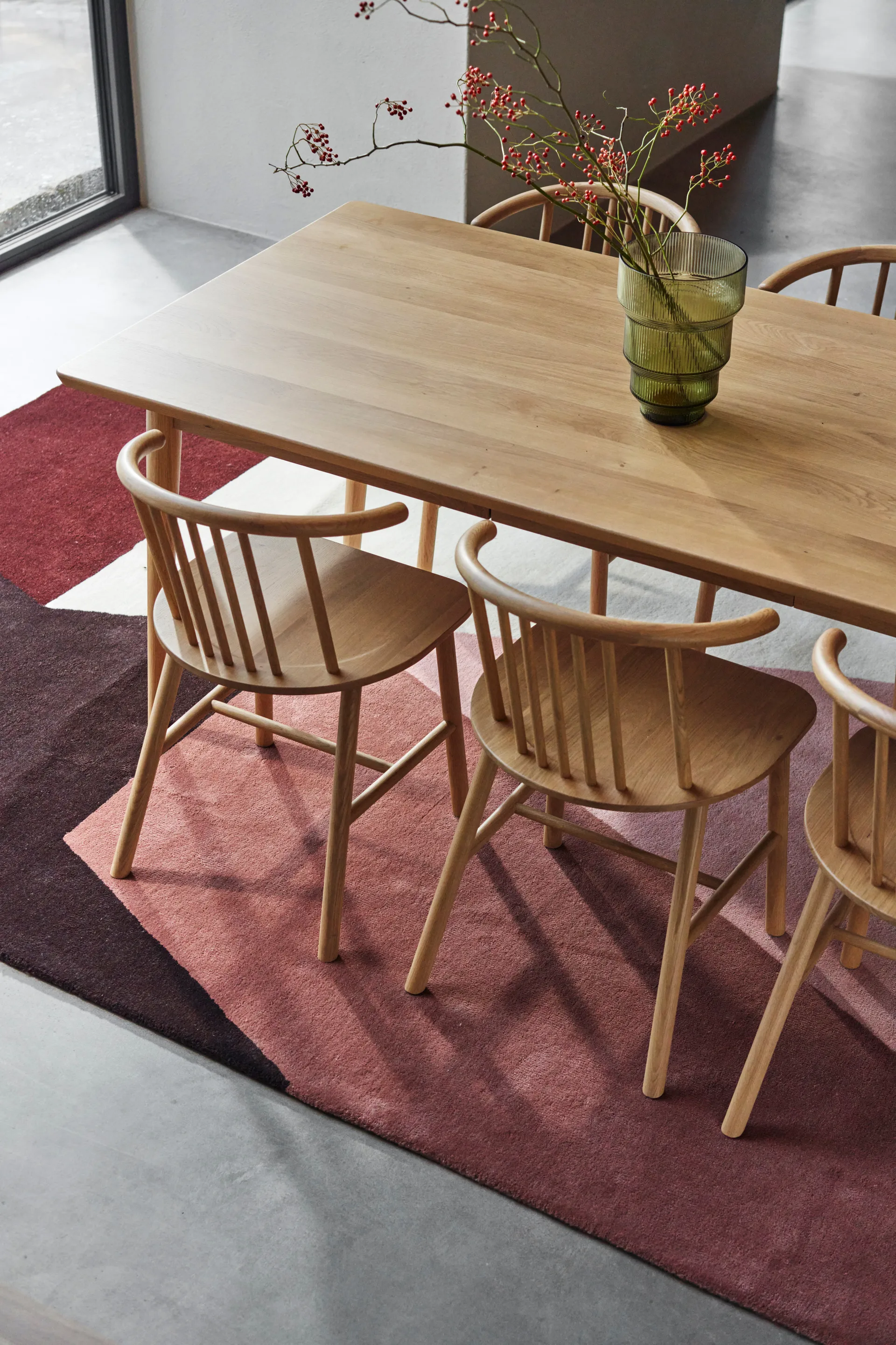 VIOR dining table 200 cm + chair 6‑pack – Lacquered oak‑natural NJRD