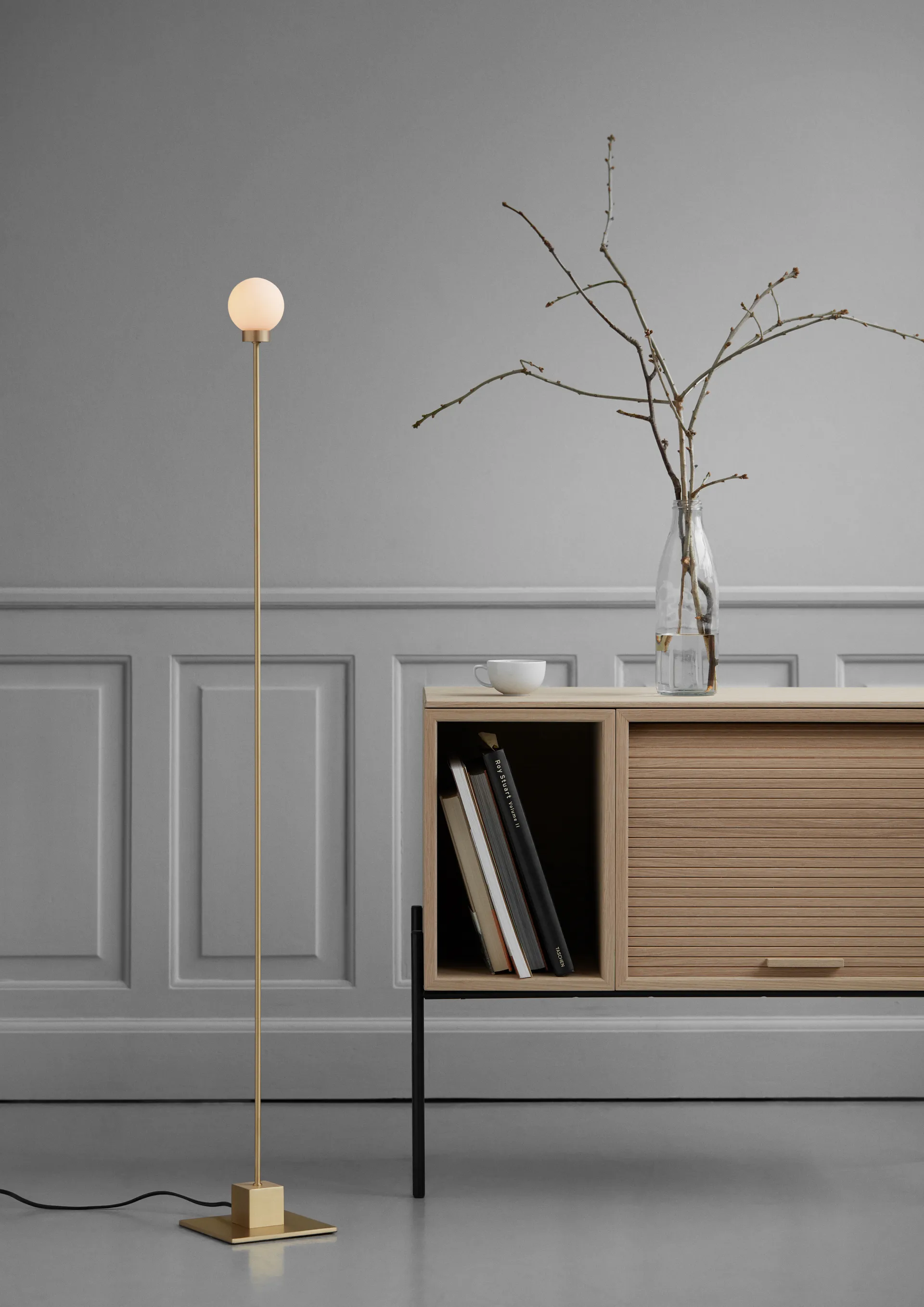 Snowball floor lamp 117 cm, Brass Northern