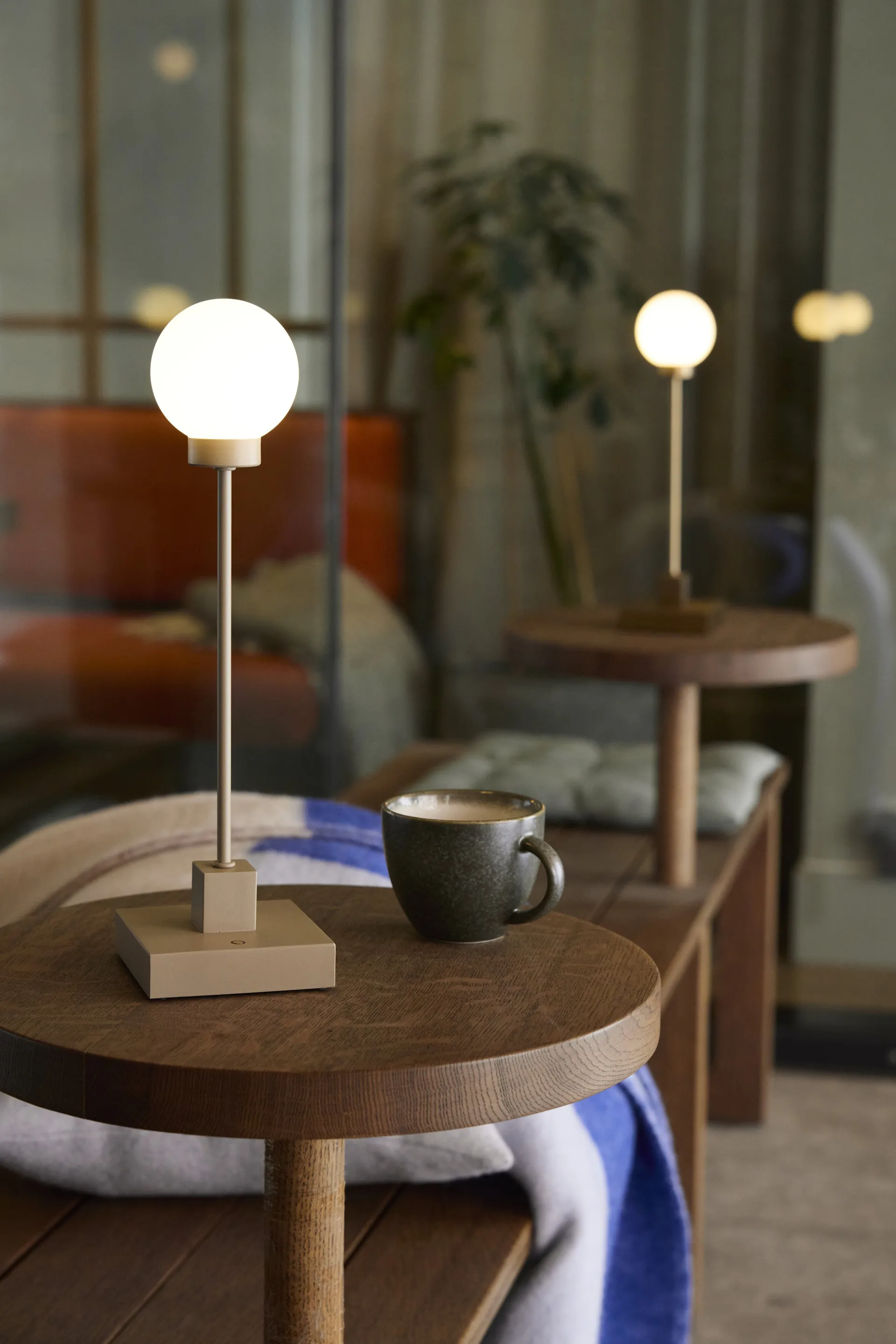 Snowball portable table lamp 33 cm, Brass Northern