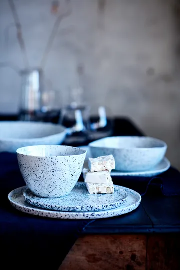 Poppi plate 27 cm - white-black - Olsson & Jensen