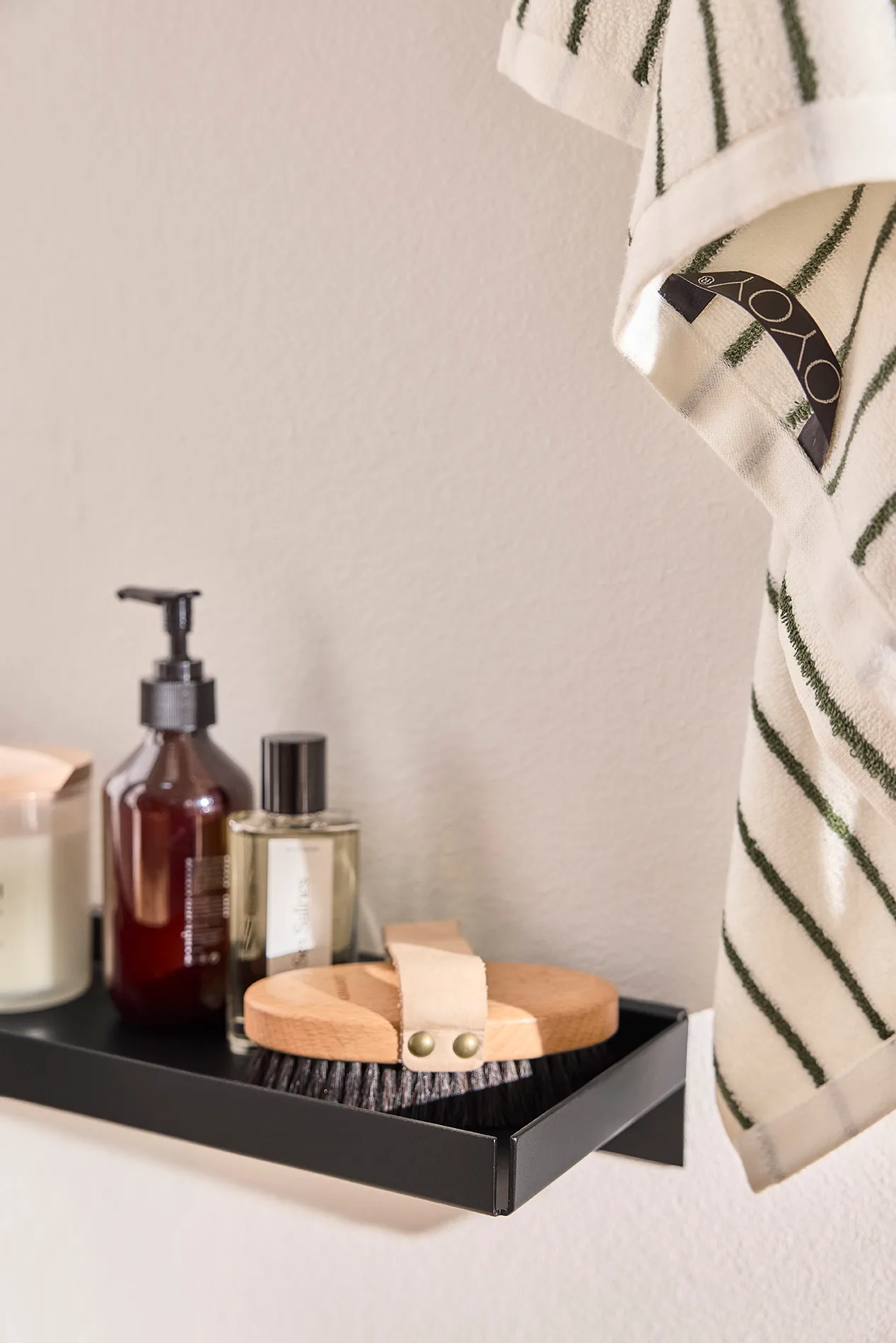 Bakku wall shelf small 16x50 cm, Black OYOY