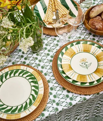 Classic Rattan placemat - Dark Brown, 33 cm - Pick a Poppy