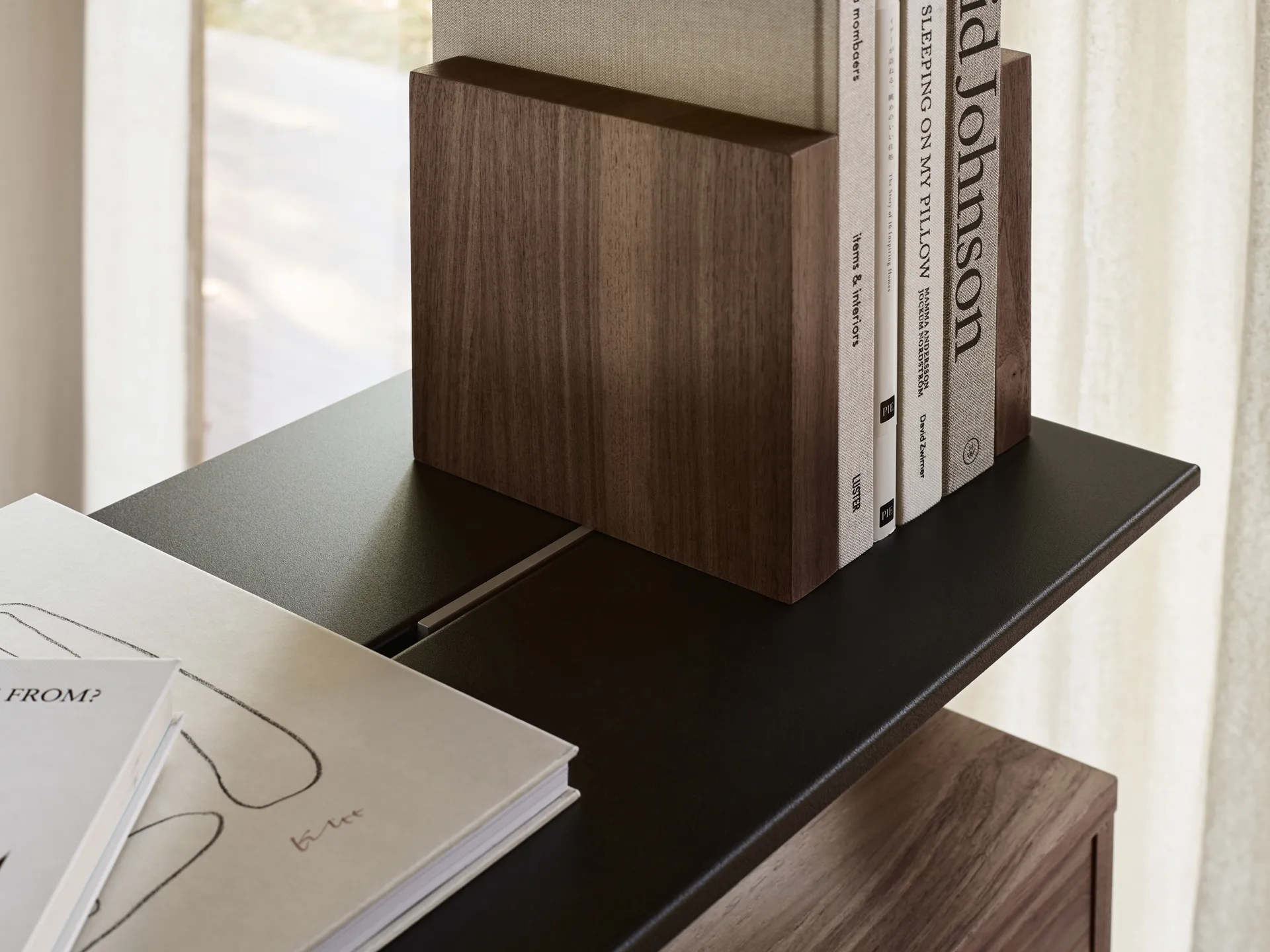 Pira G2 shelving system F C A Black/Walnut 240–247 cm Pira