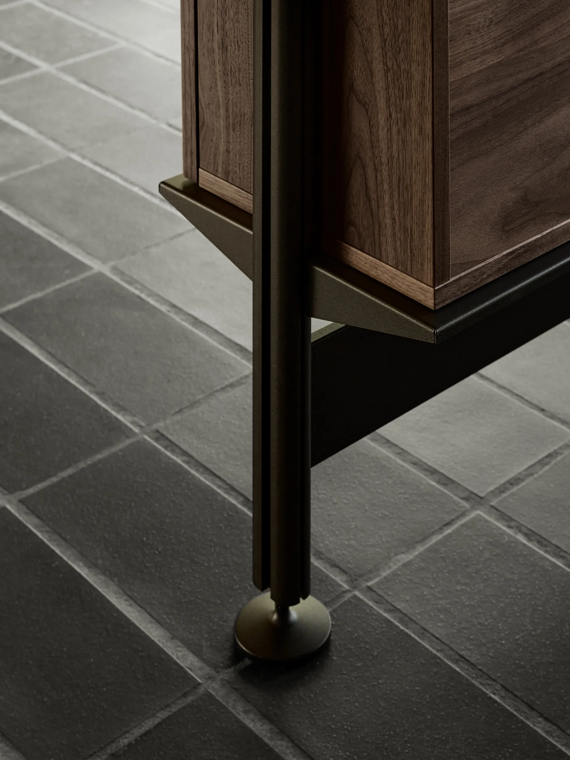 Pira G2 shelving system F C B Black/Walnut 248–255 cm Pira