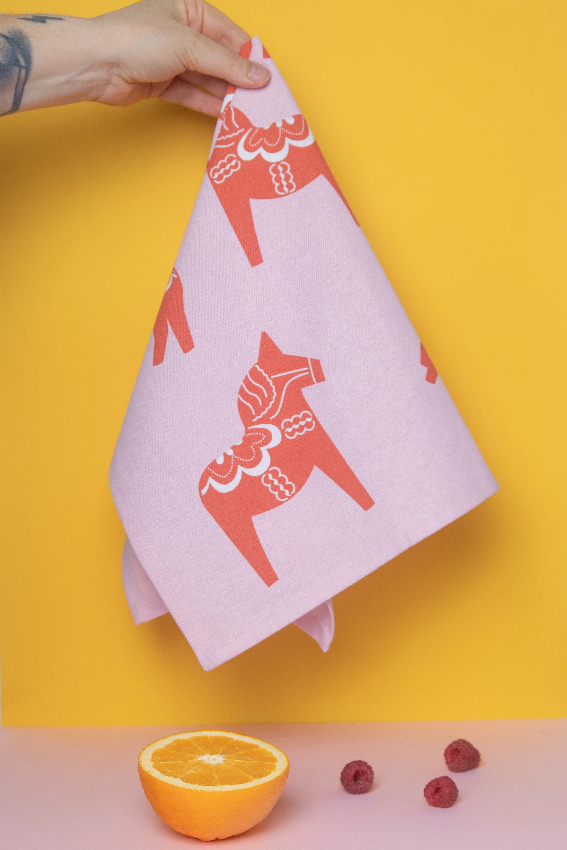 Dalahäst kitchen towel 50x70 cm, Pink-red Pluto Design
