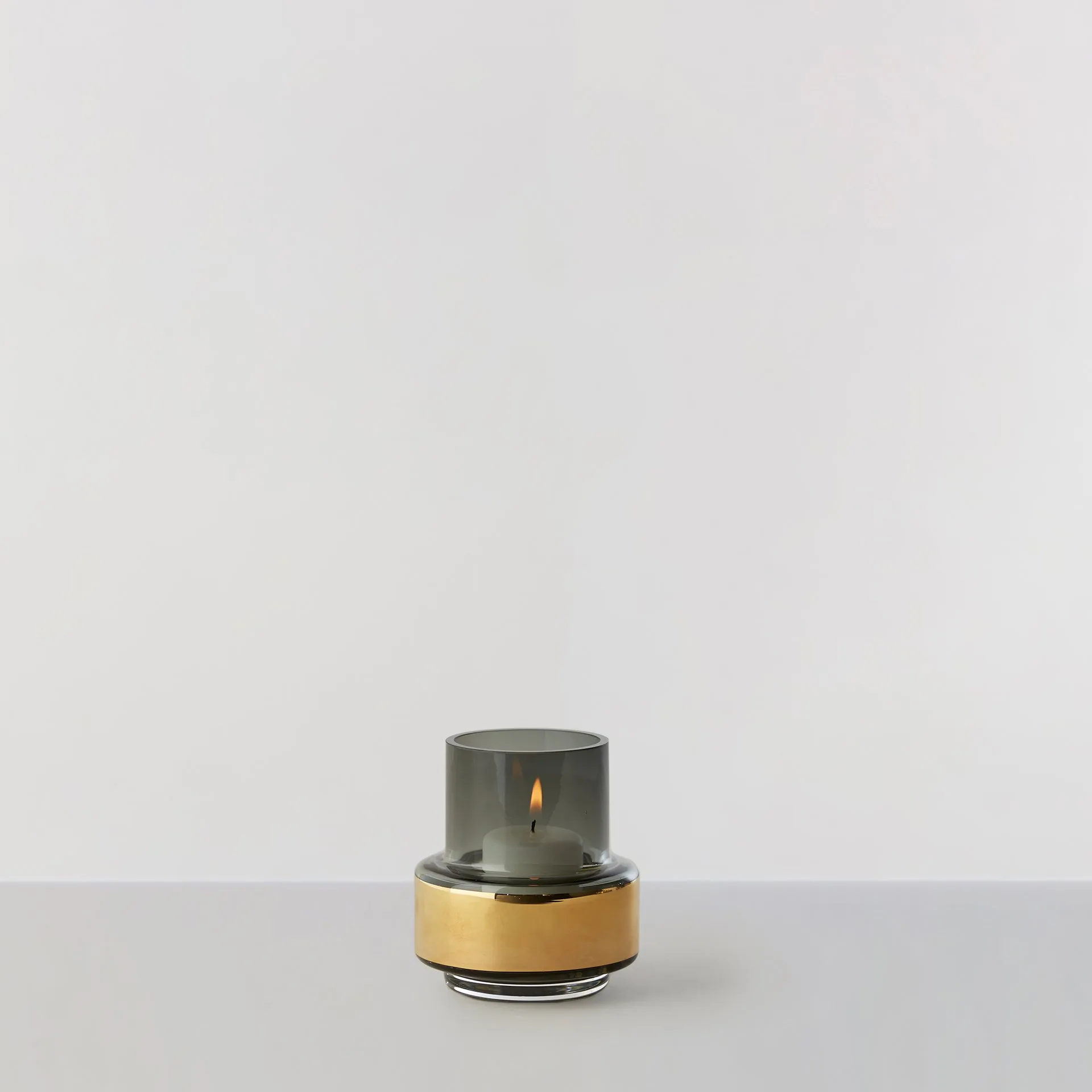 Hurricane smoked tea light no. 25, Gold Ro Collection