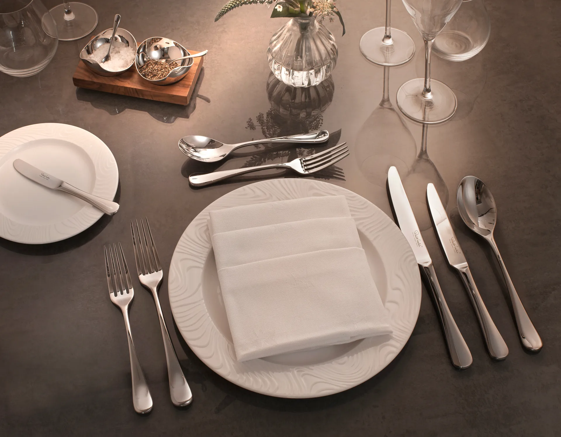 Radford cutlery mirror, 42 pieces Robert Welch