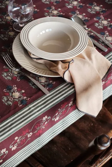 Linnea tablecloth - Mixed wine red, 150x280 cm - Sagaform