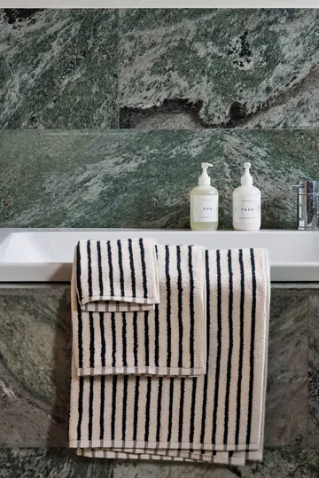 Drift bath towel 70x140 cm - White-black - Scandi Living
