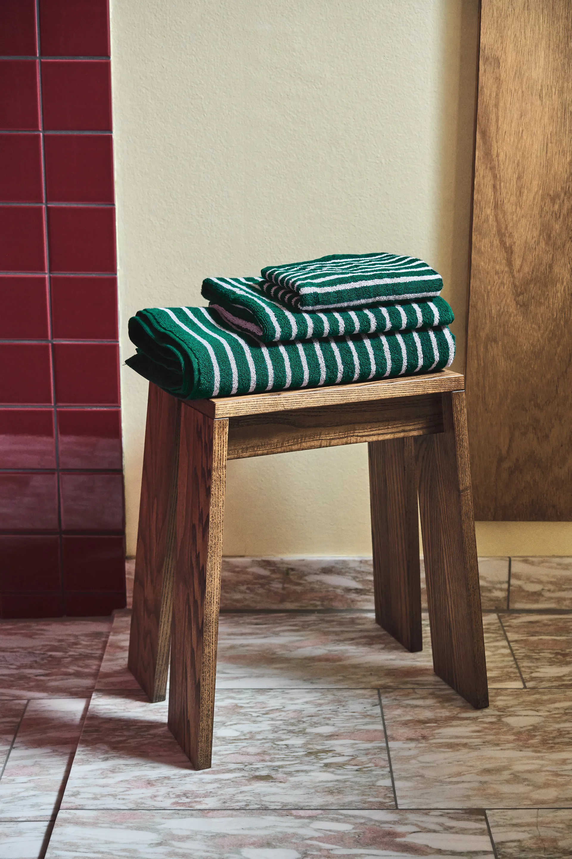 Drift towel 50x70 cm, Green-purple Scandi Living
