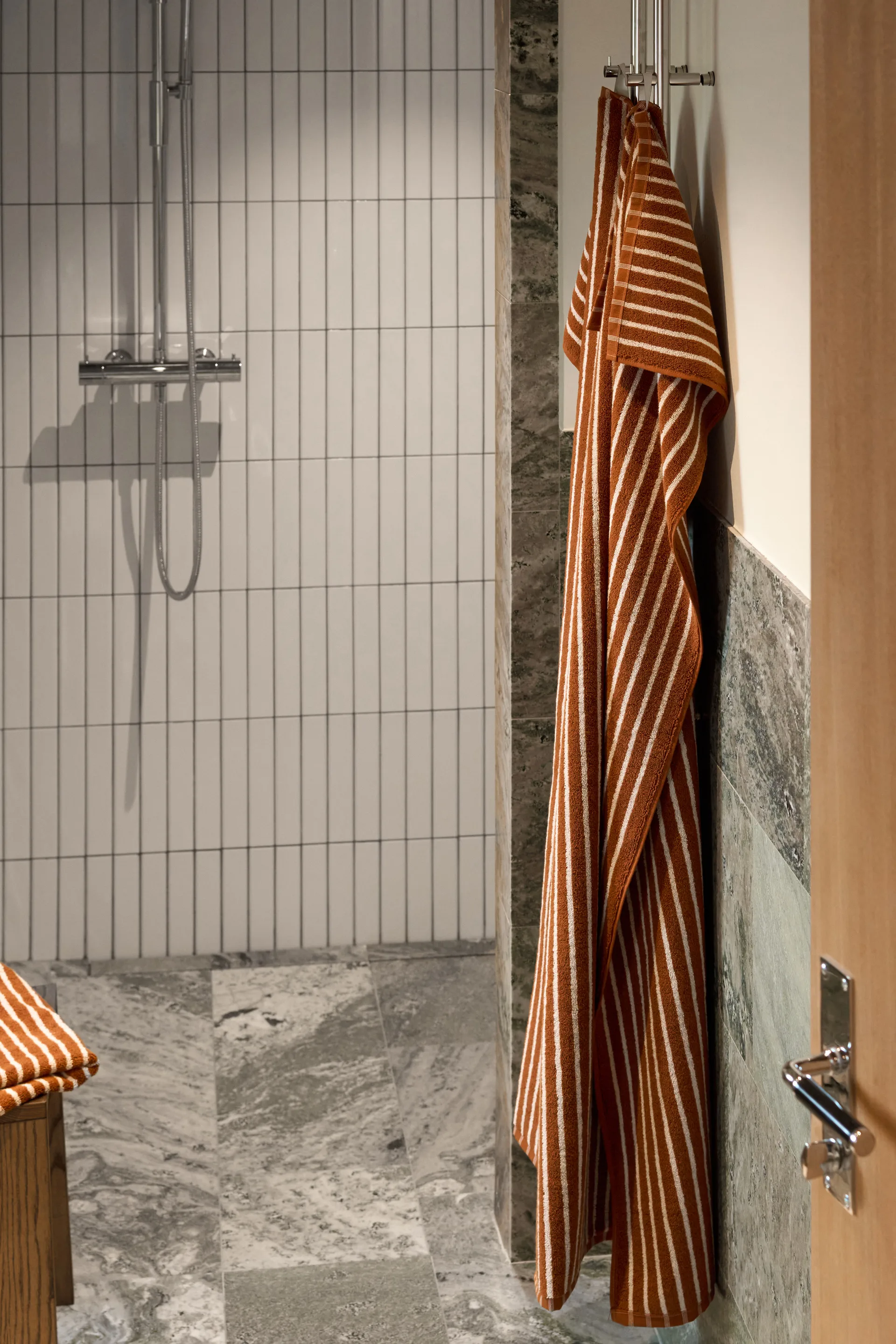 Drift towel set 4 pieces - Brown-white Scandi Living