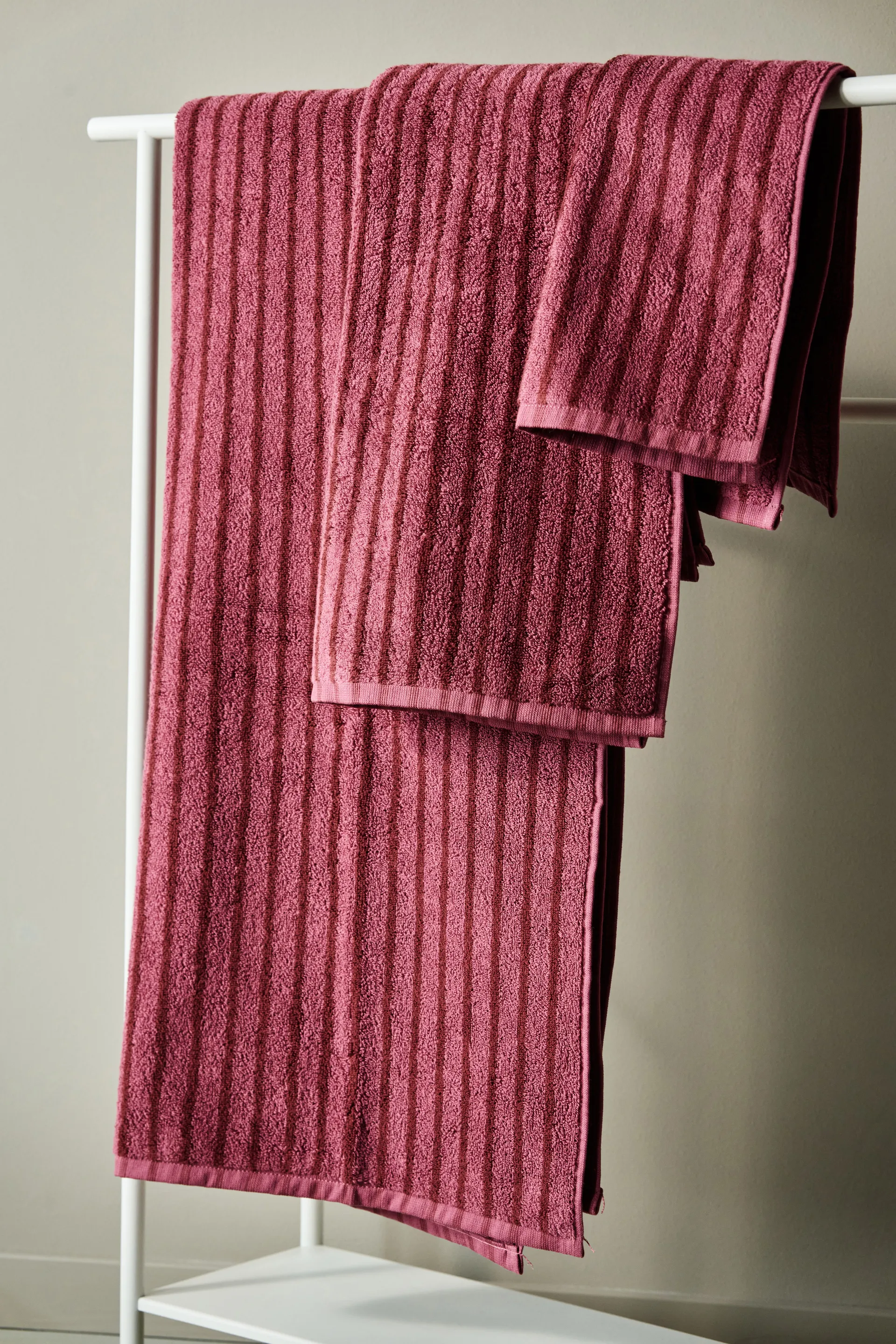 Drift towel set 4 pieces - Pink-red Scandi Living