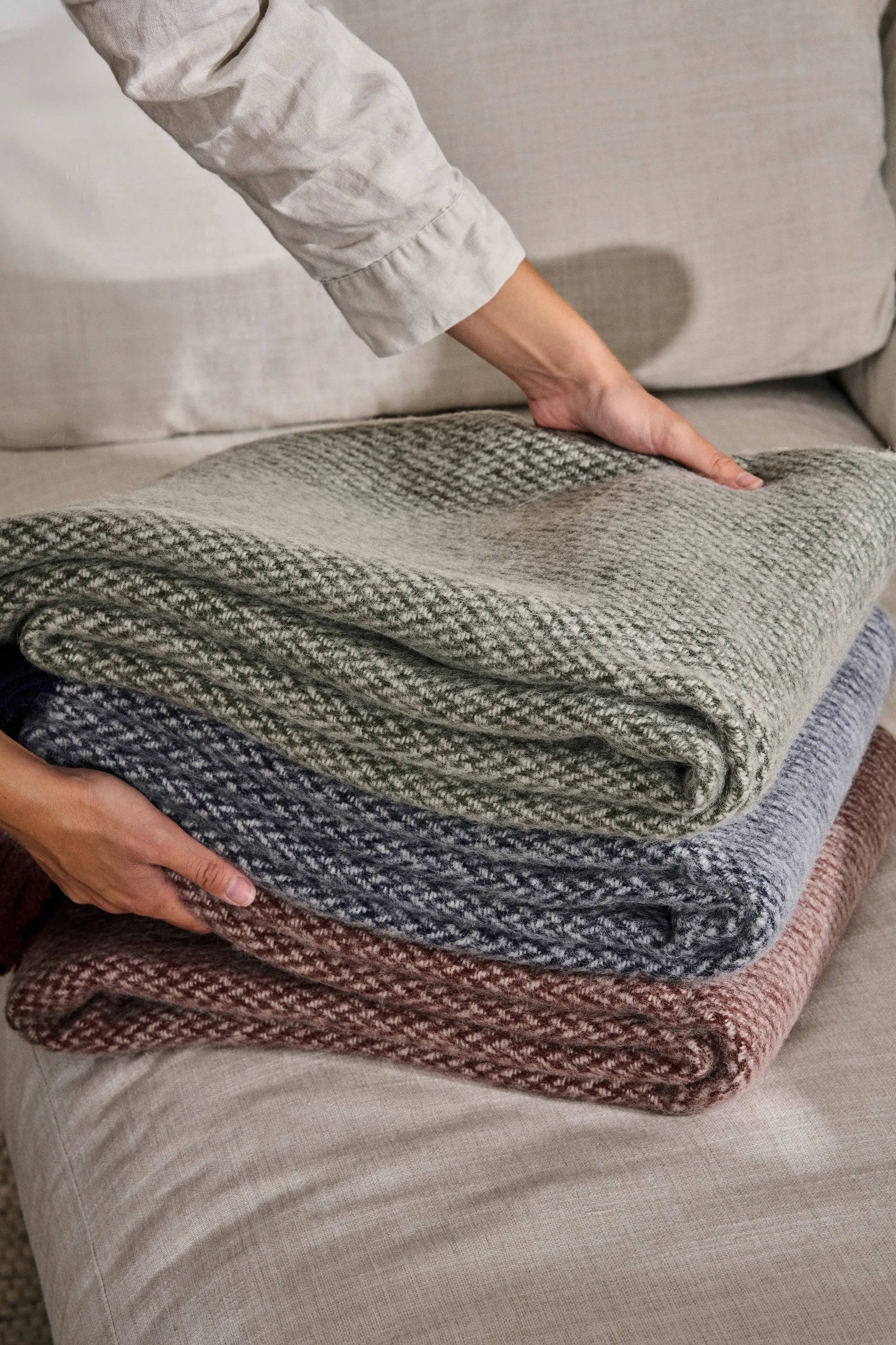 Sandstone wool throw 130x180 cm, Burgundy Scandi Living