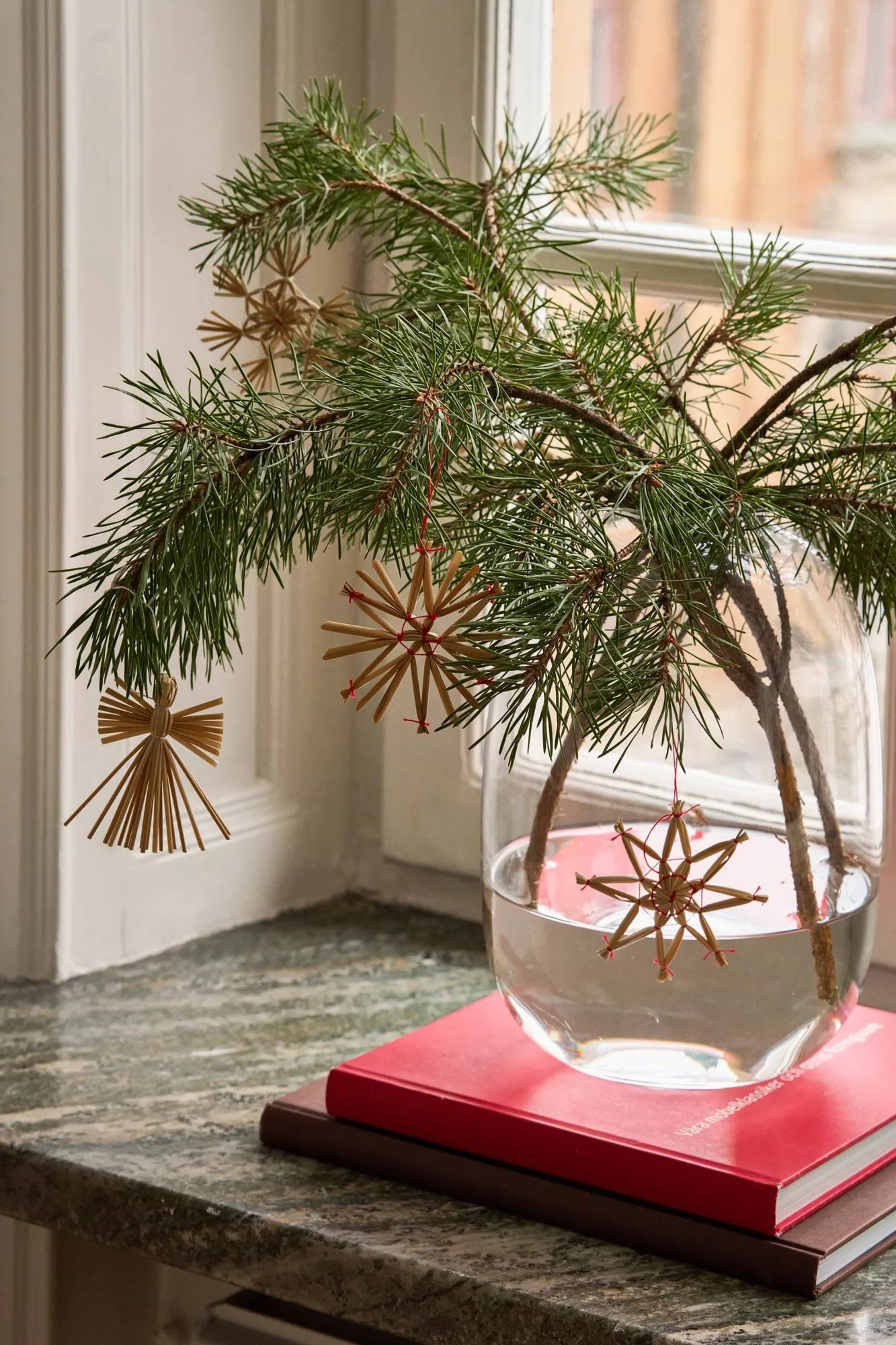 Straw Christmas tree hanging ornaments in straw, 12 pieces, Red Scandi Living