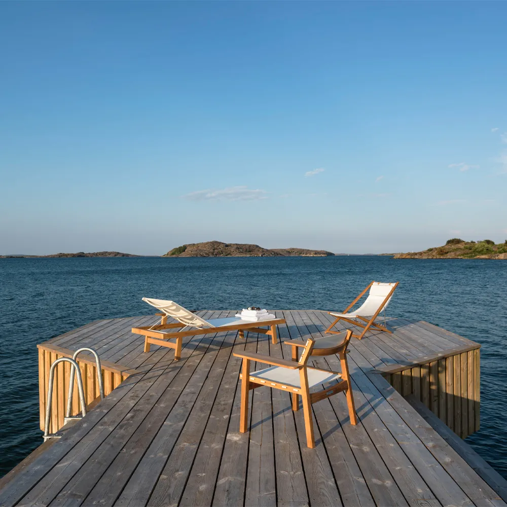 Djurö sun bed, Batyline white, teak Skargaarden