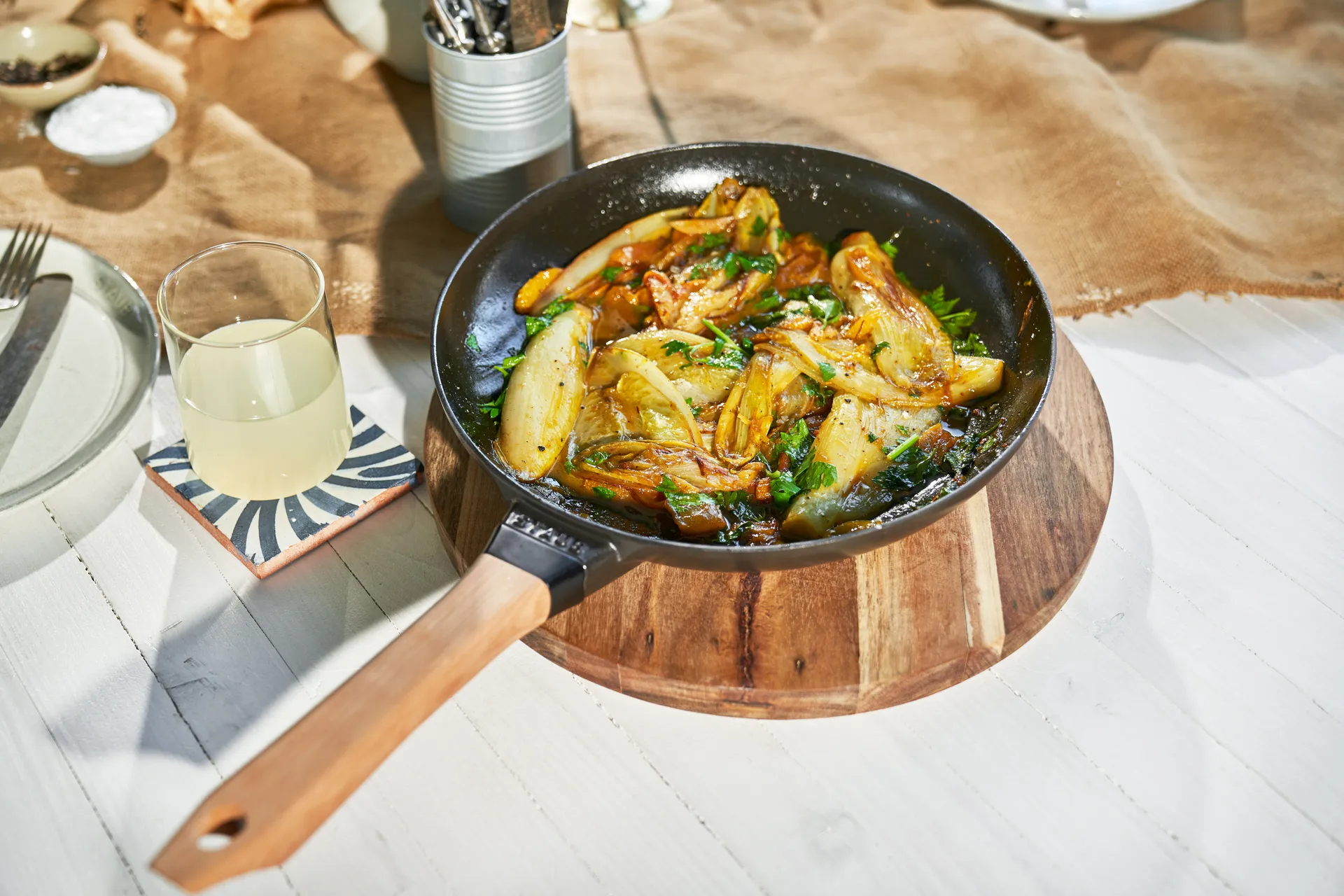Staub frying pan cast iron black light wood handle, Ø28 cm STAUB