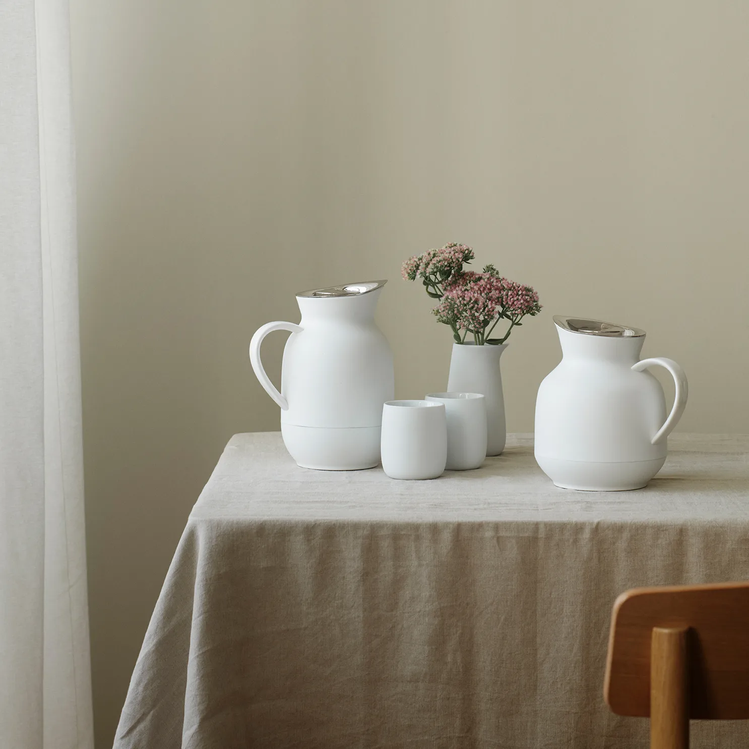 Amphora coffee vacuum jug 1 L, Soft white Stelton