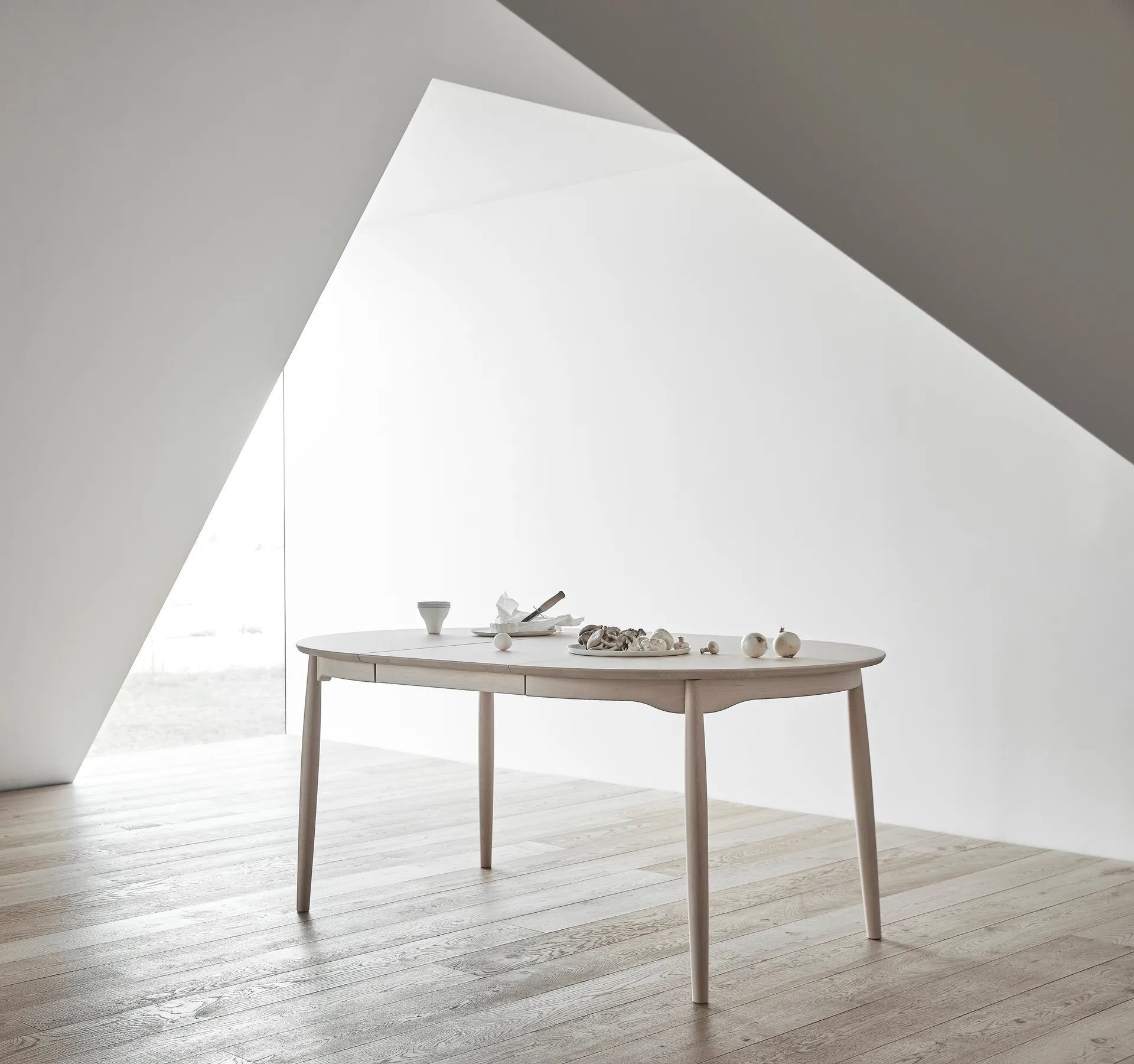 Carl extendable dining table, White-oiled birch, Ø115 cm Stolab