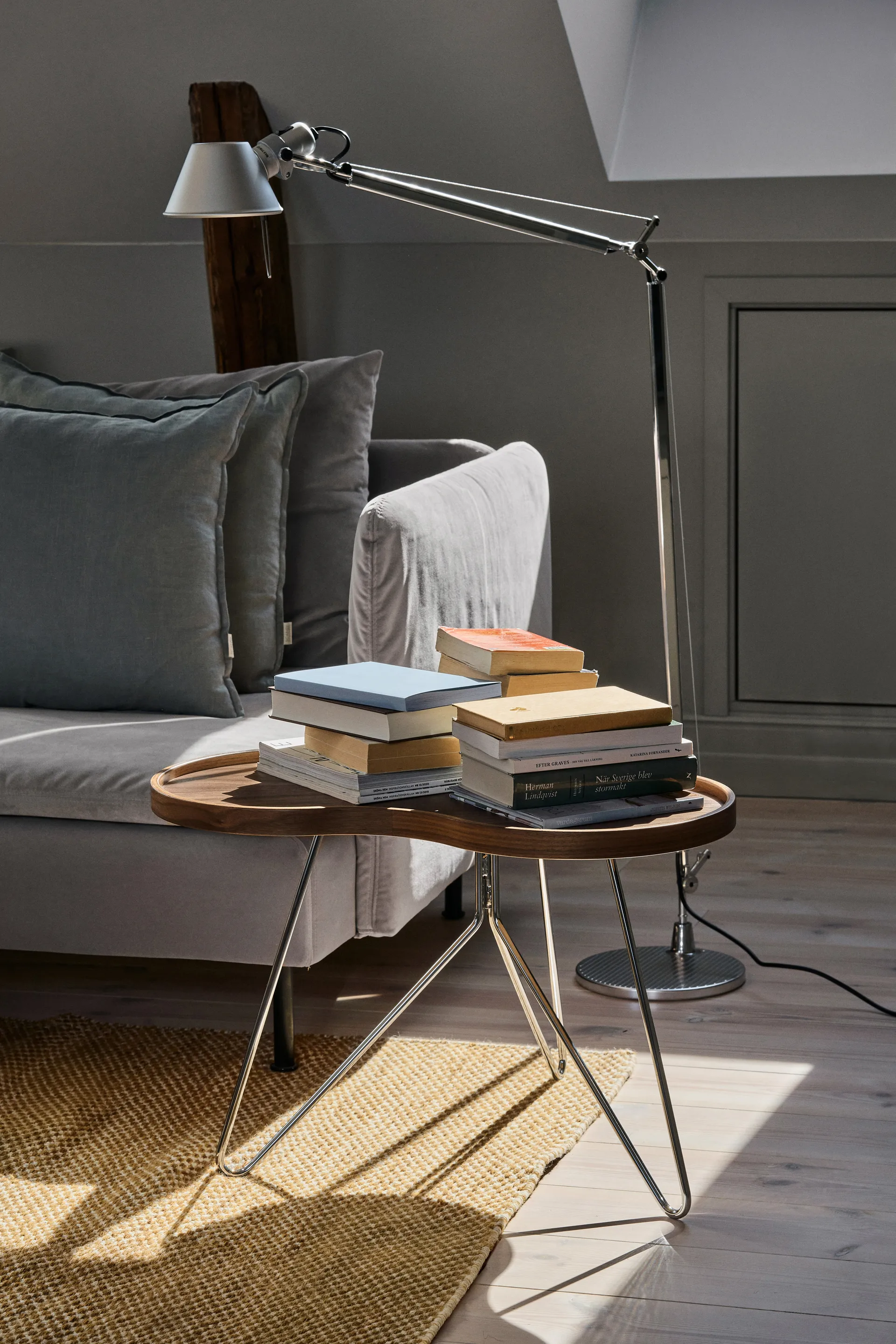 Flower mono table Special Edition 62x66 cm, H45 cm-lacquered walnut-chromed steel Swedese