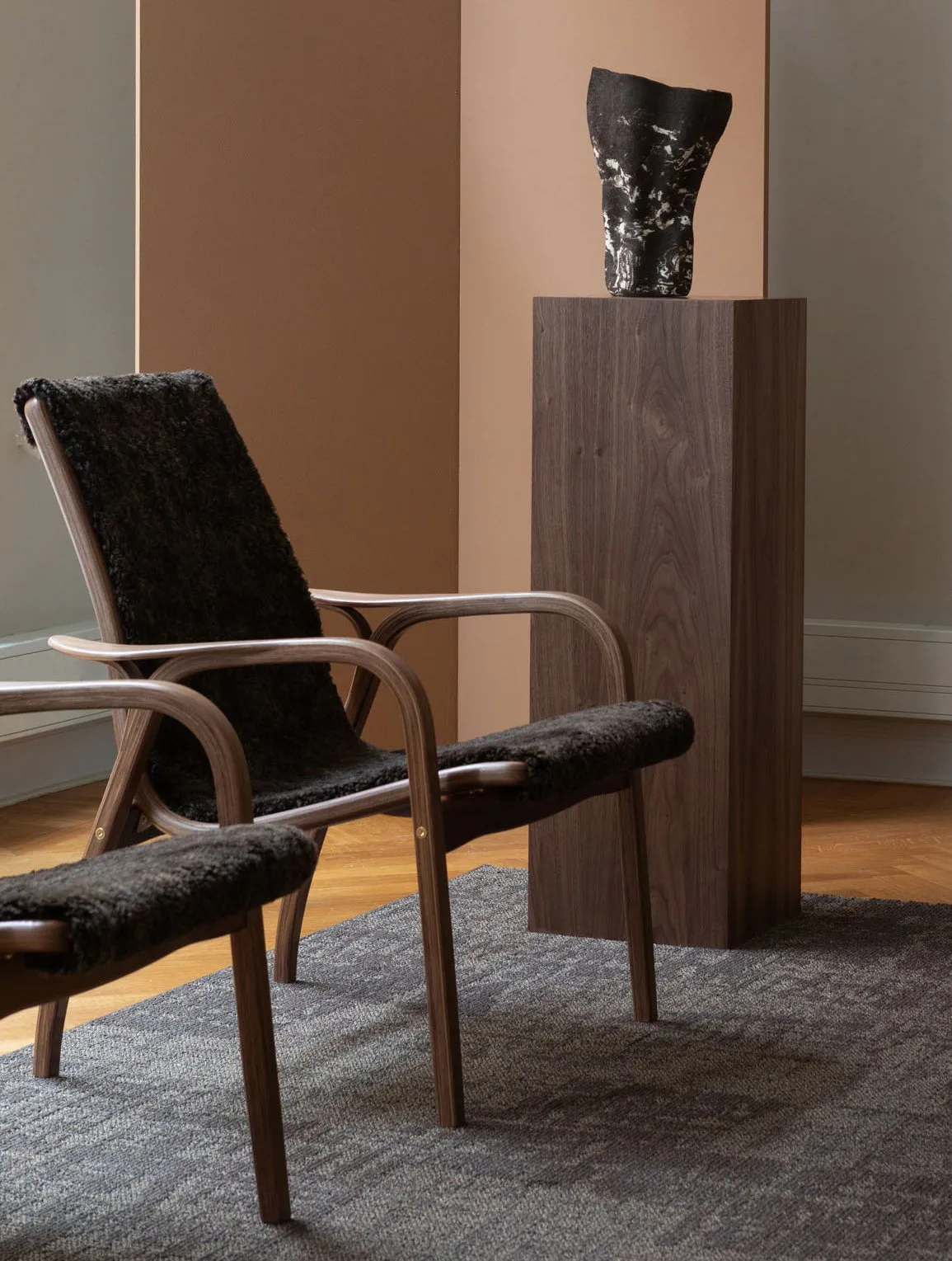 Laminett arm chair white pigmented oak/sheep skin, Scandinavian Grey (grey) Swedese