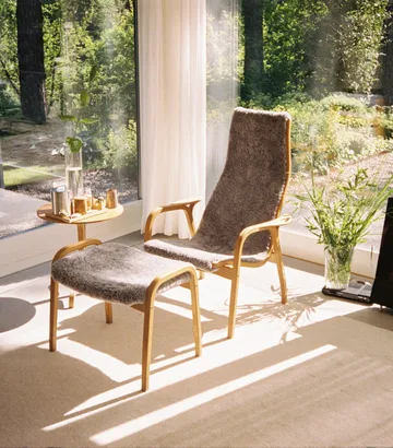 Lamino armchair and footstool oiled oak/sheepskin - Moonlight (beige) - Swedese