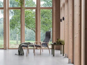 Lamino armchair and footstool - Sheepskin Off white-oiled oak - Swedese