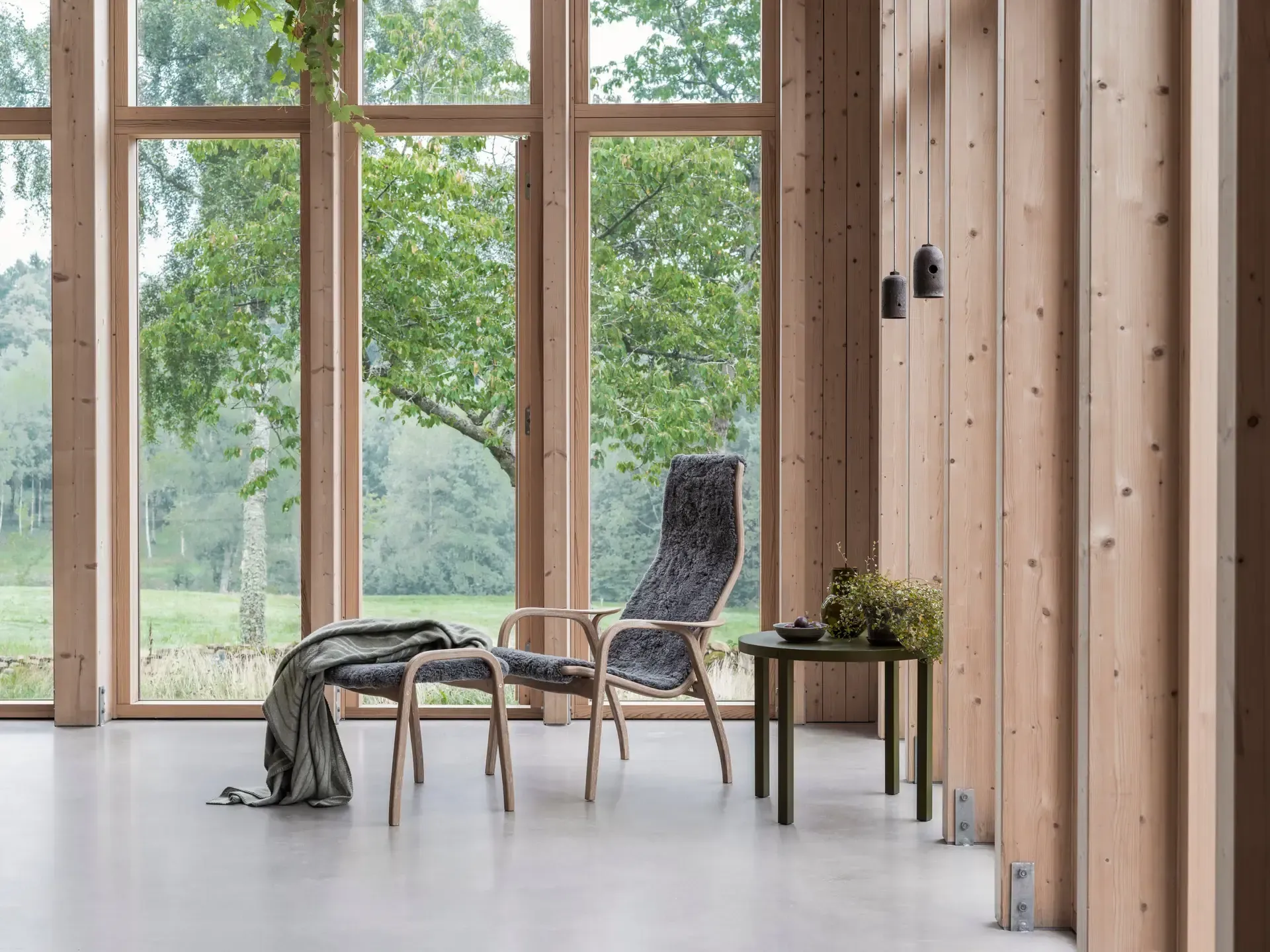 Lamino armchair, Sheepskin Sahara-white pigmented oak Swedese