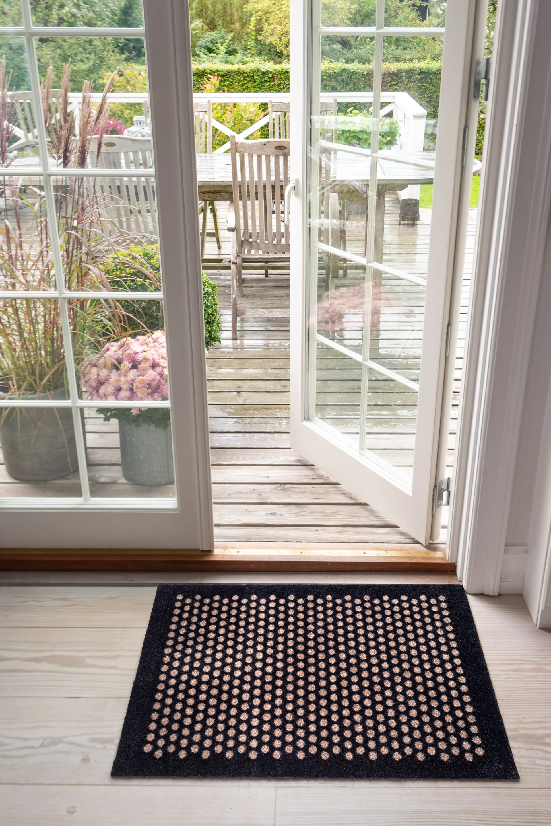 Dot doormat, Black-sand. 60x90 cm tica copenhagen