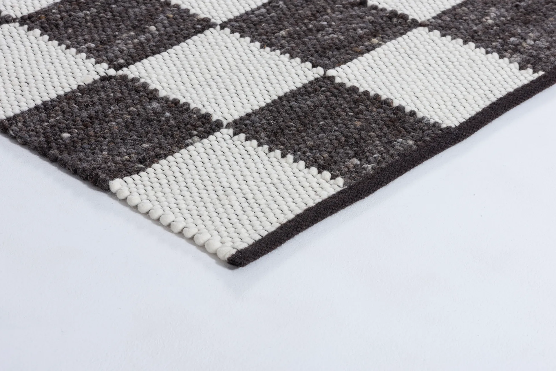 Gotland Design rug Special Edition, Anthracite-white nr. 2428, 70x140 cm Tisca