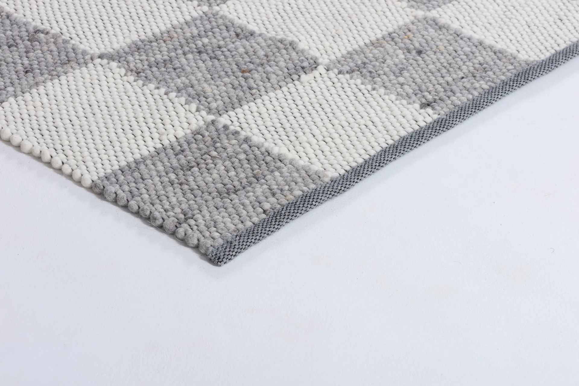 Gotland Design rug Special Edition, Silver-white no. 2418, 250x300 cm Tisca