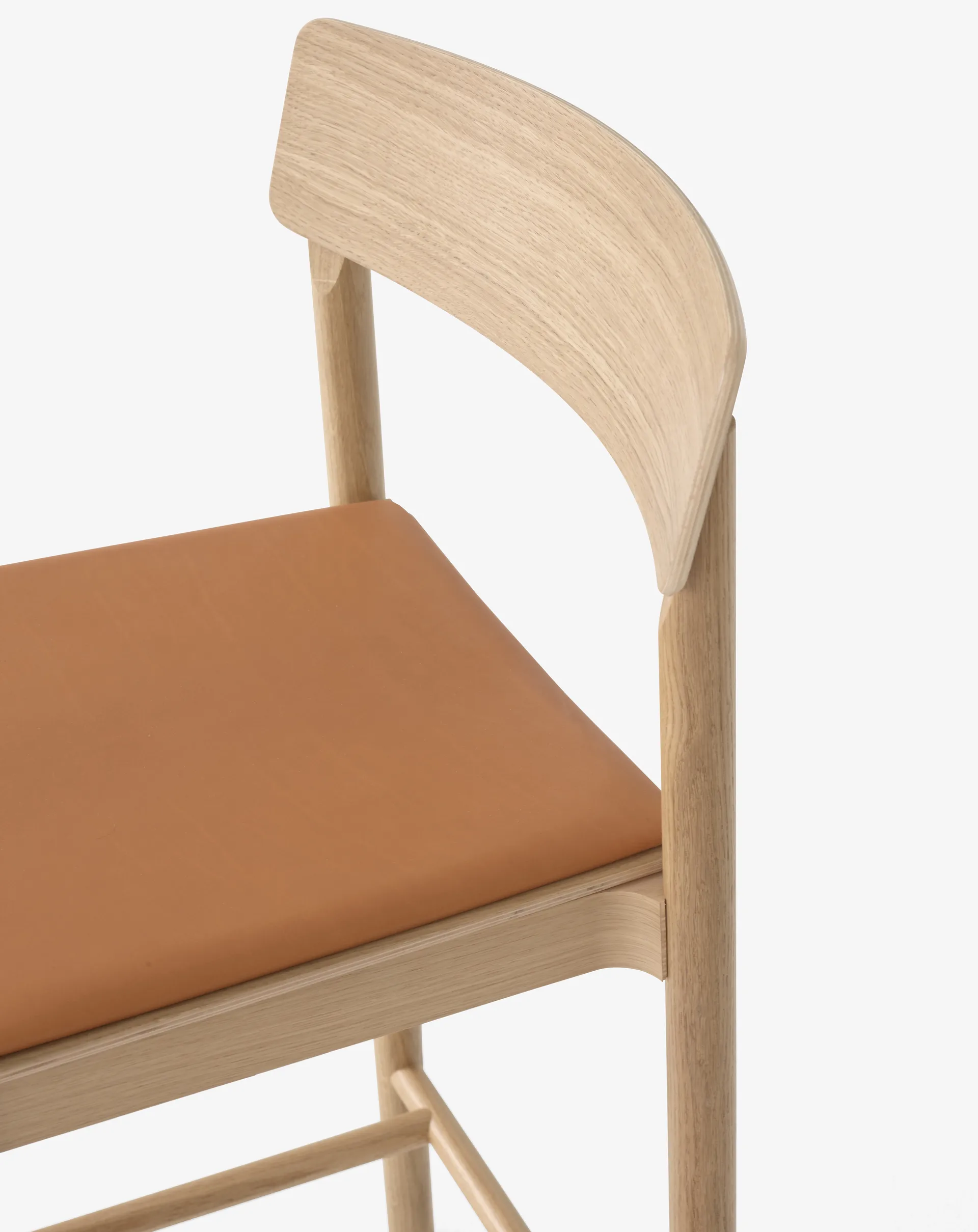 Betty TK14 Counter Chair 65 cm, Noble leather cognac-lacquered solid oak &Tradition