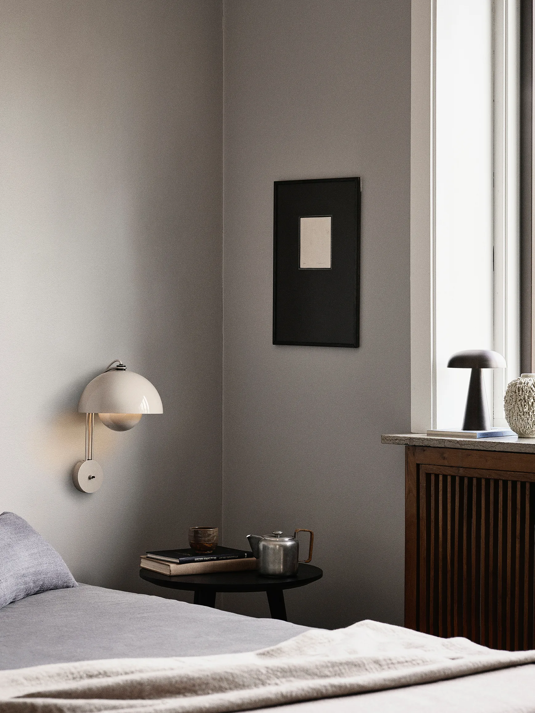 Flowerpot VP8 wall lamp, Grey beige &Tradition