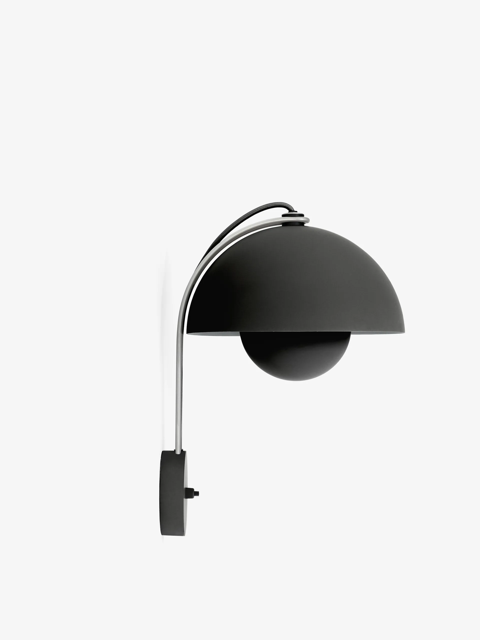 Flowerpot VP8 wall lamp, Matte black &Tradition