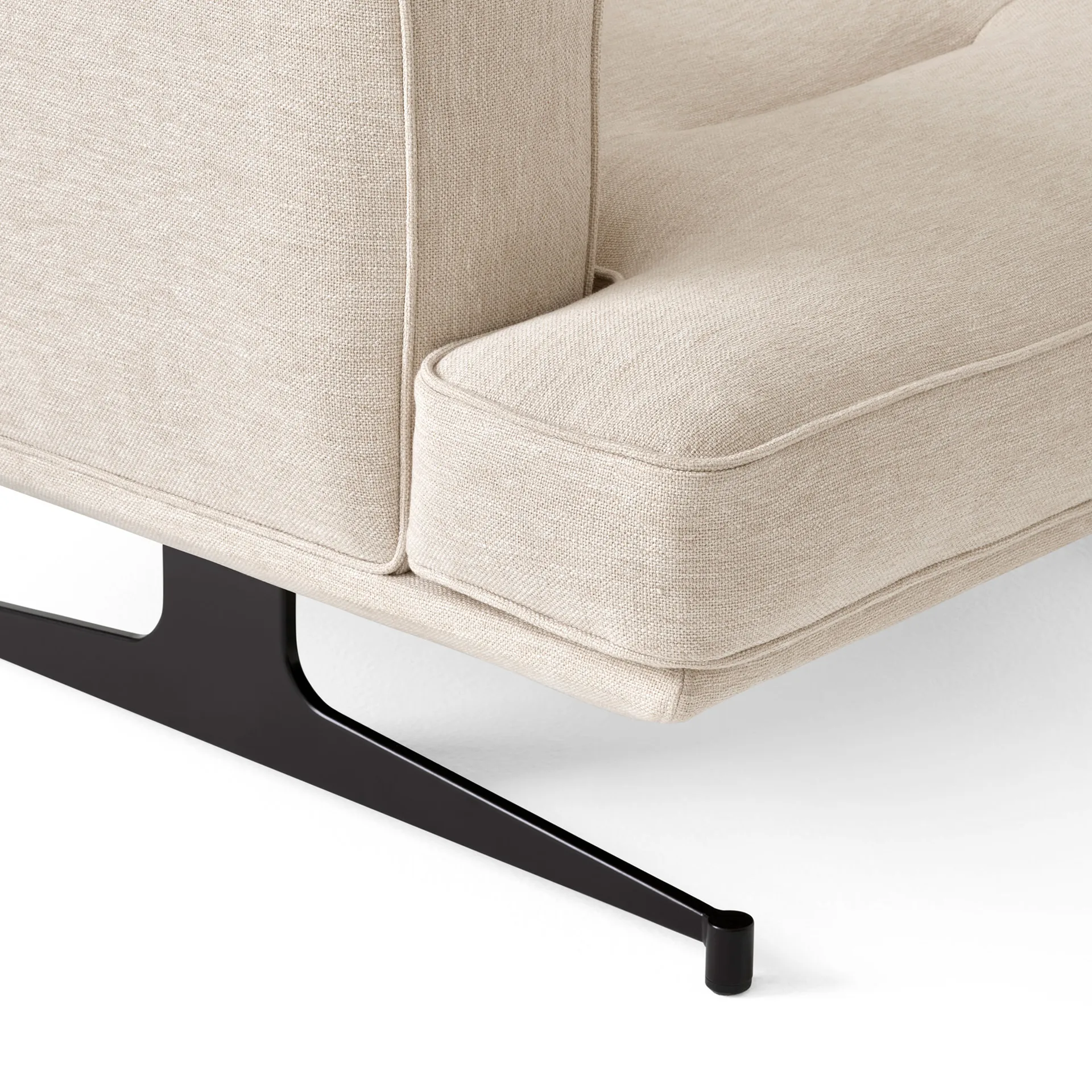 Inland AV21 armchair, Clay 0011-warm black &Tradition