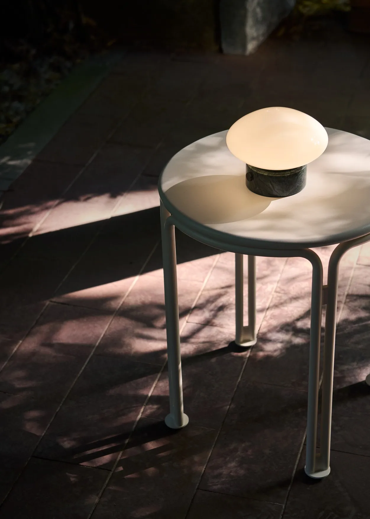 Mist AP21 portable lamp 12 cm, Verde Guatemala-opal glass &Tradition