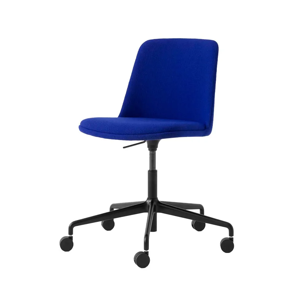 Rely HW31 office chair, Hallingdal 753-black base &Tradition