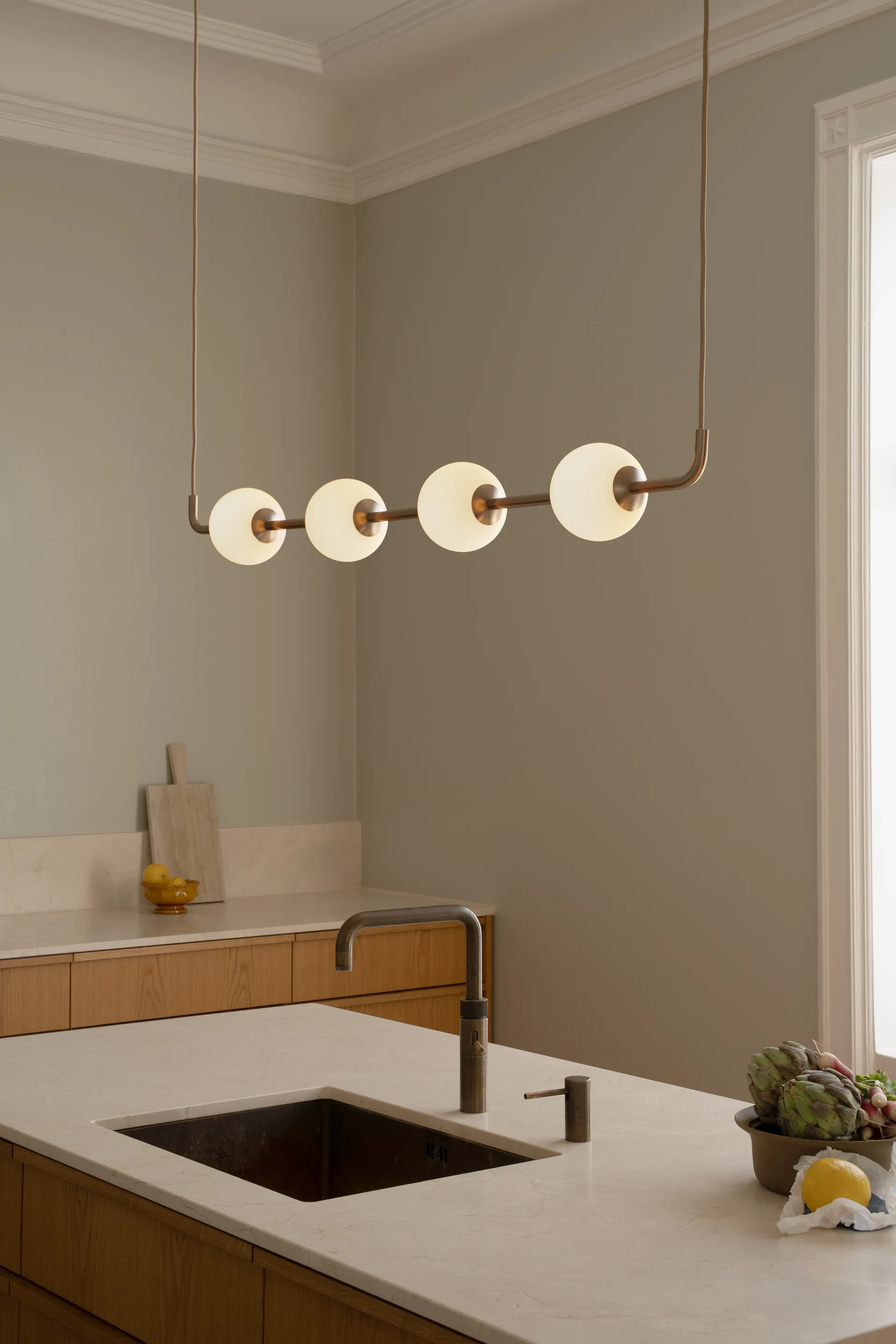 Audrey linear pendant, Brass Umage