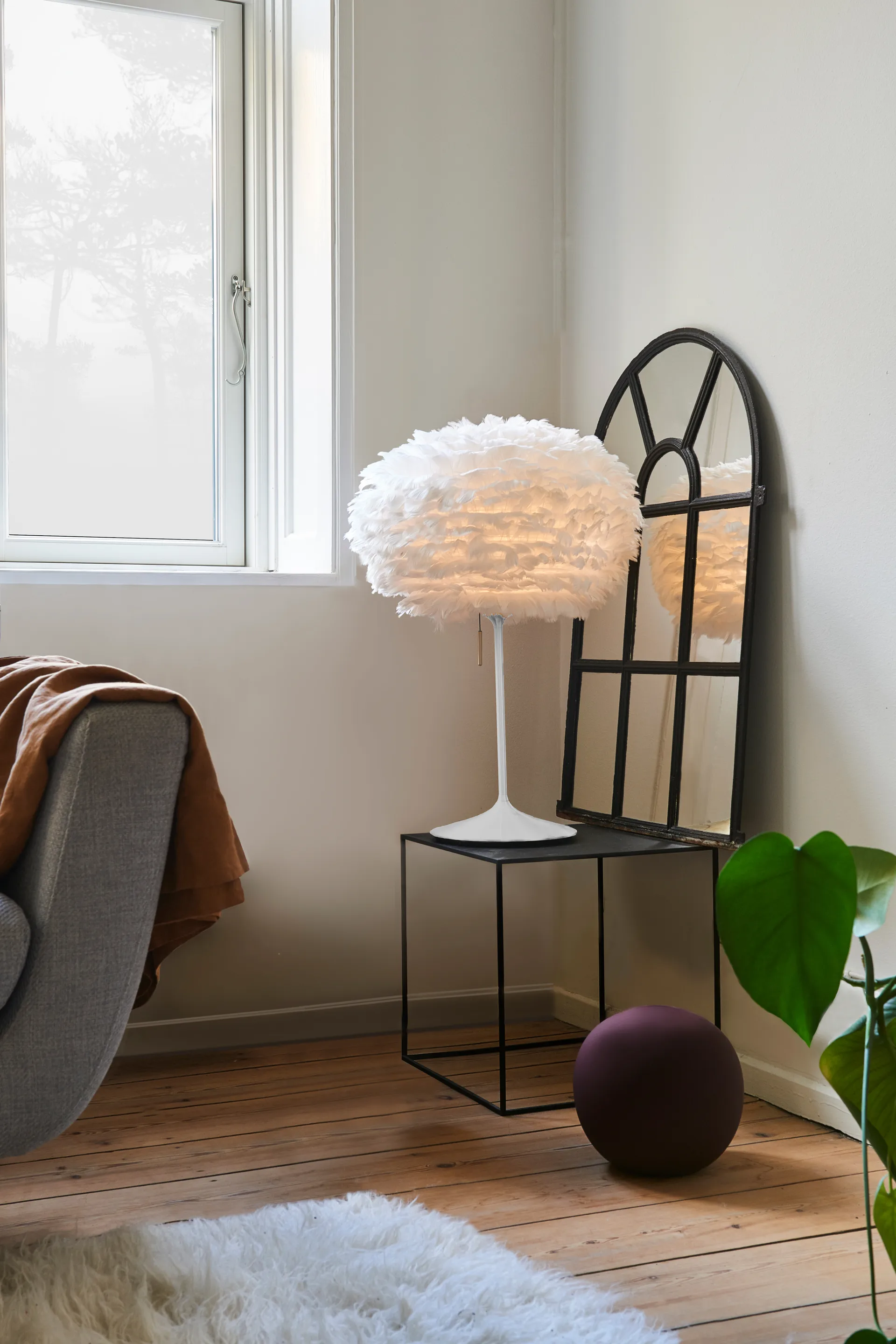 Eos table lamp medium white Umage