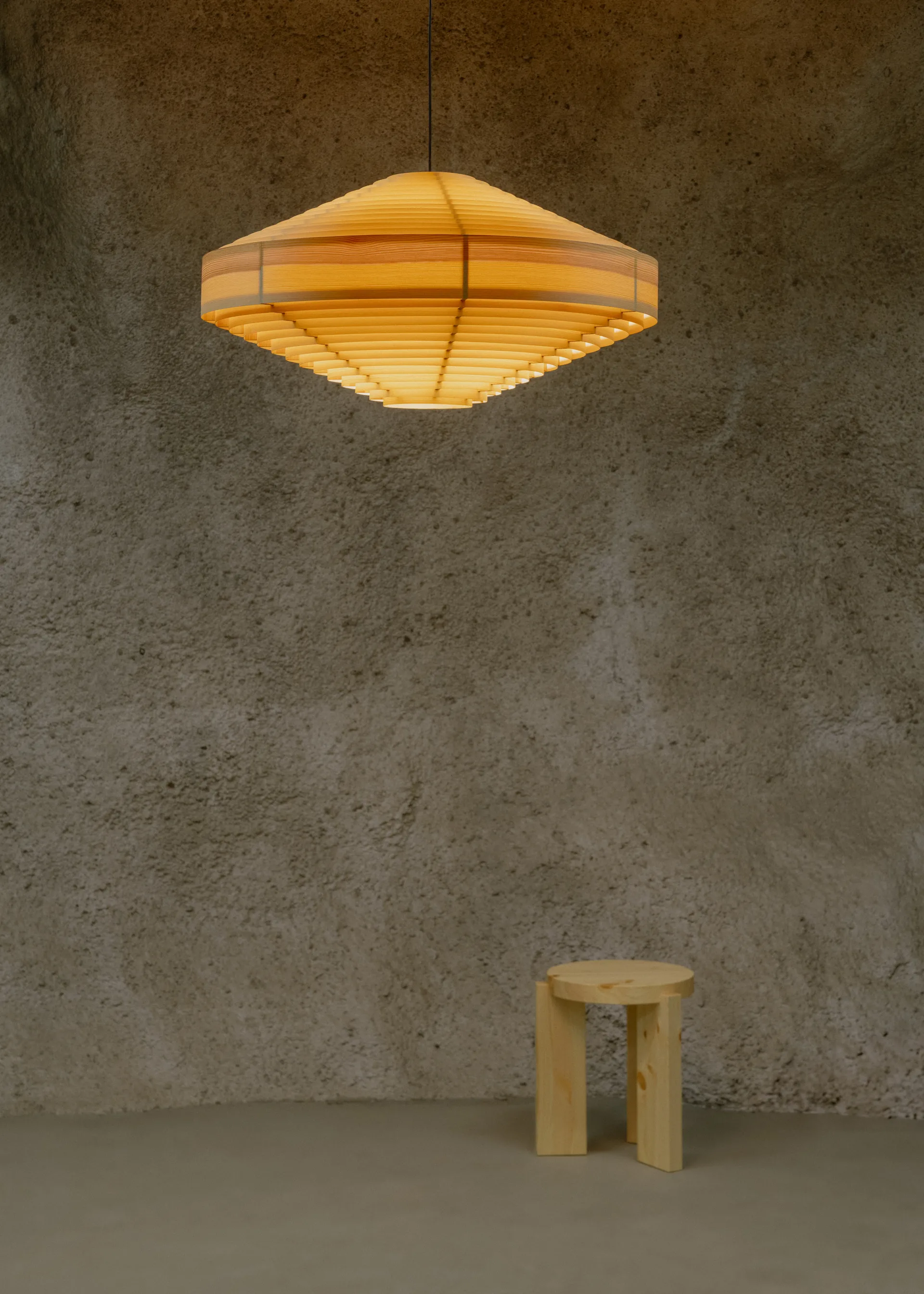 1003 Hans Pendant pendant, Matt oil-waxed pine, XL Ø90 cm Vaarnii
