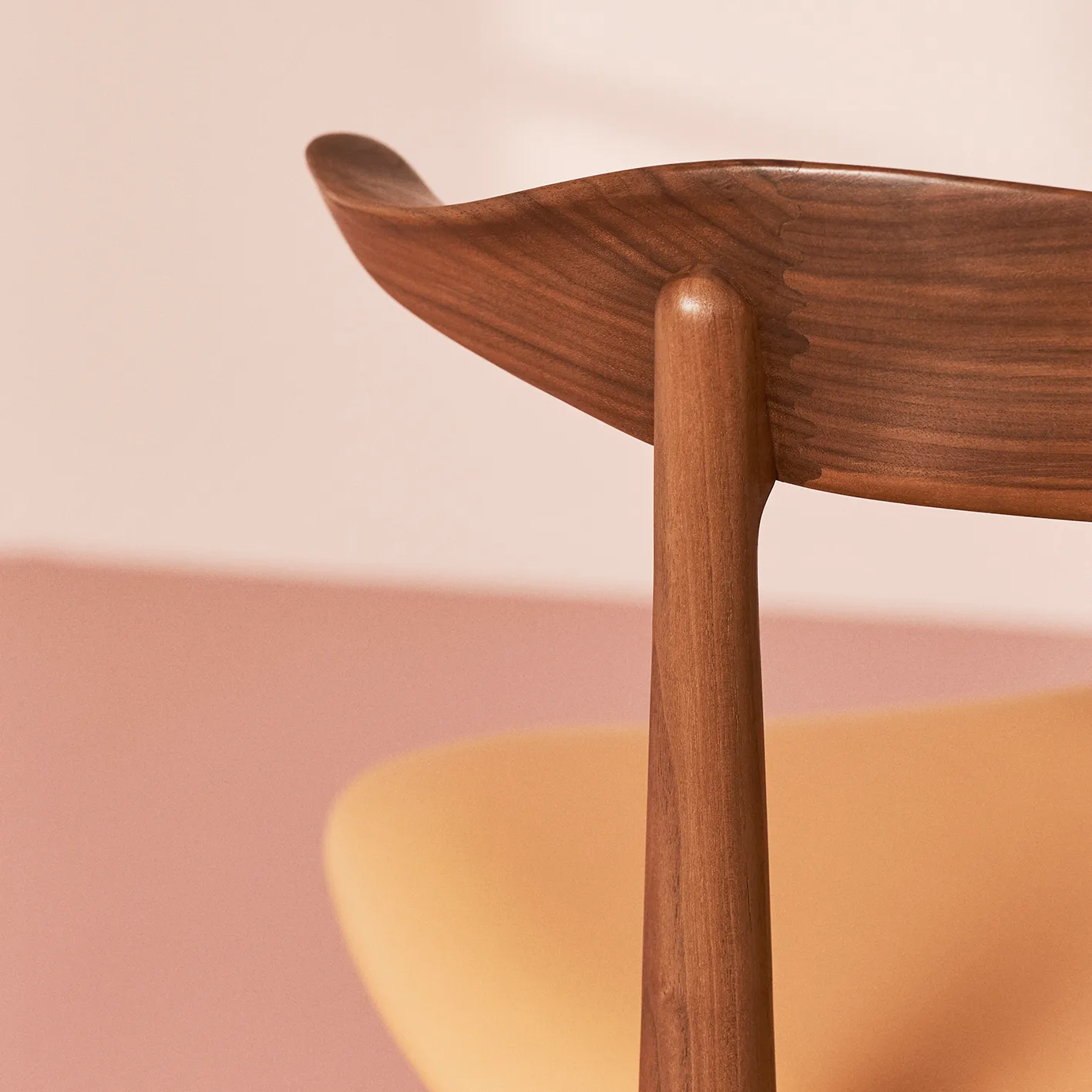 Cow Horn chair walnut, Soavé nature Warm Nordic
