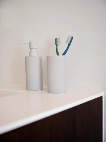 Solo toothbrush mug - Soft Grey - Zone Denmark