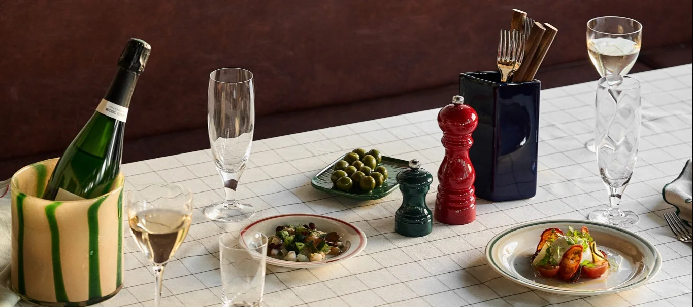 Learn how to choose the right beer glass. Here you see a collection of wine and beer glasses from Kosta Boda.