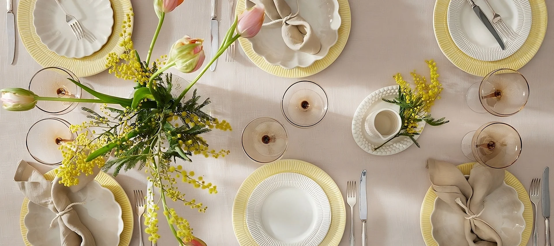 A colourful table decoration for Easter, consisting of Stripes plates from Mateus, glasses from Byon and napkins from Scandi Living.